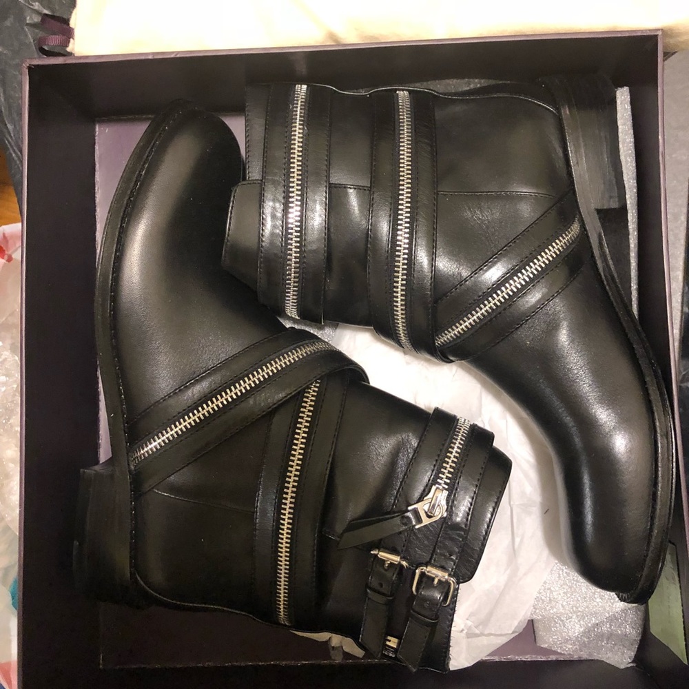 Chic Zippy Moto Boots